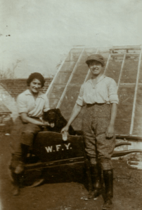 35-ph-14014-land-girls-at-a-g-lindfields-mushroom-growing-business
