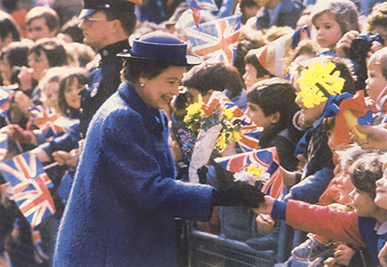 55-queen-in-north-st-chi-royal-maundy-1986