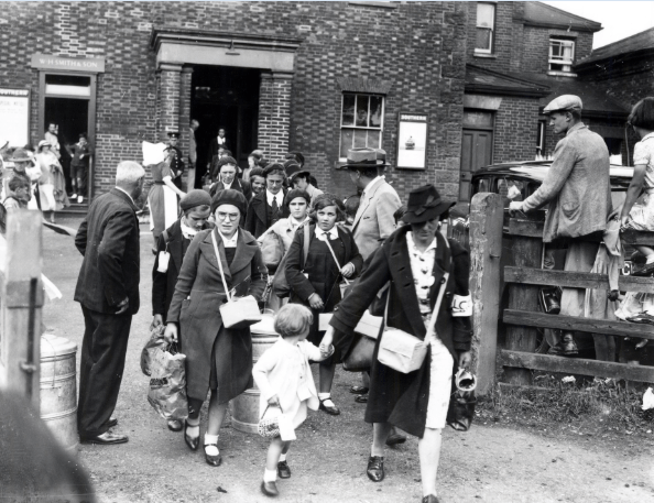 Garland N18713 - Evacuees arriving September 1939