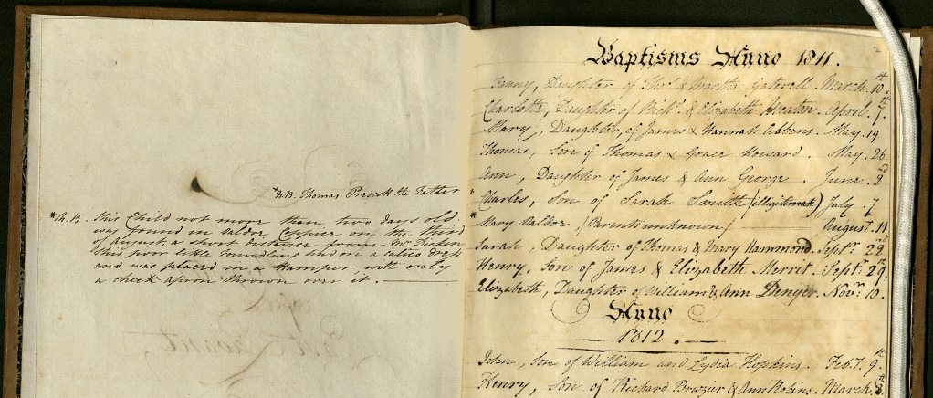 Double page spread of handwritten entries for baptisms. On the left hand page is the note regarding the child that was found.